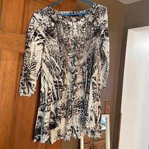 Black and white asymmetrical swing t-shirt